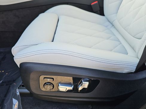 New 2026 BMW X7 xDrive40i w/ Premium Package image 31