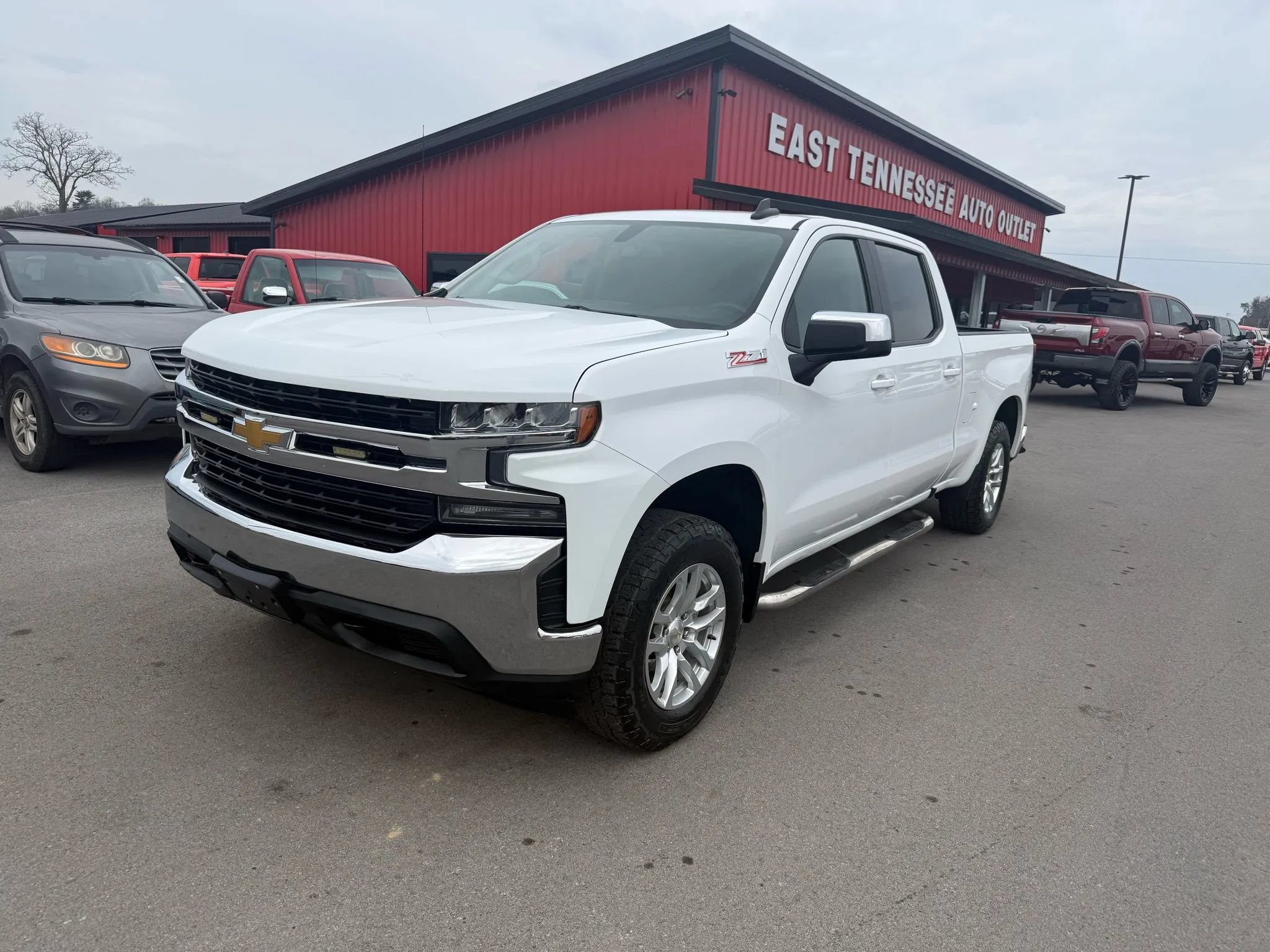 Used 2019 Chevrolet Silverado 1500 LT w/ Z71 Off-Road Package AWD/4WD image 2