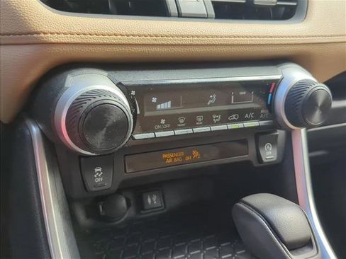Certified 2019 Toyota RAV4 LE w/ All Weather Liner Package AWD/4WD image 20