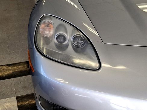 Used 2005 Chevrolet Corvette Convertible w/ Preferred Equipment Group image 12