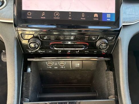 Used 2022 Jeep Grand Cherokee L Limited image 23