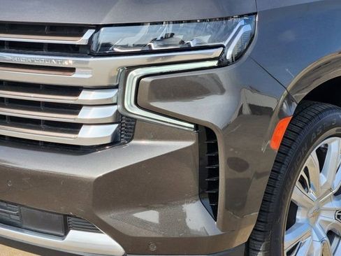Used 2021 Chevrolet Tahoe High Country w/ Premium Package image 17