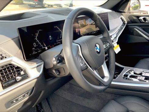 New 2025 BMW X5 sDrive40i w/ Climate Comfort Package image 8
