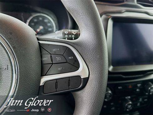 Used 2023 Jeep Renegade Latitude image 28