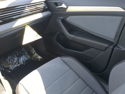 New 2026 Volkswagen Jetta SE FWD image 15