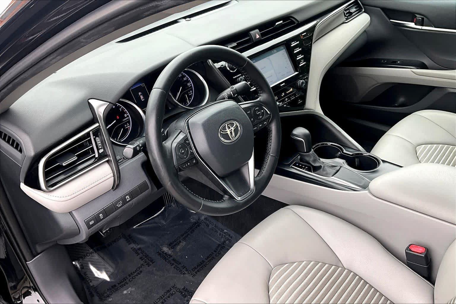 Used 2020 Toyota Camry SE w/ Convenience Package FWD image 18