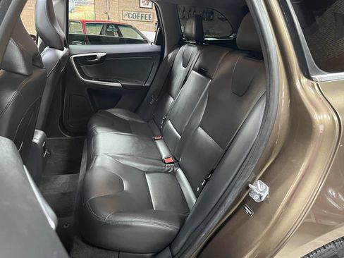 Used 2015 Volvo XC60 T5 w/ Proximity Package AWD/4WD image 23