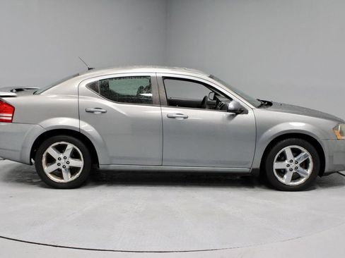 Used 2009 Dodge Avenger R/T FWD image 4
