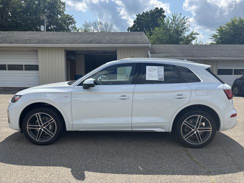 Used 2023 Audi Q5 e Premium Plus w/ Premium Plus Package AWD/4WD image 11