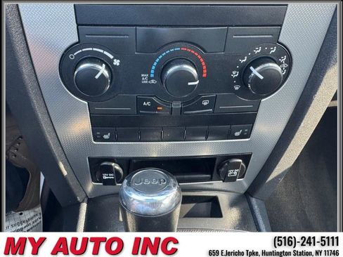 Used 2010 Jeep Grand Cherokee Laredo image 18