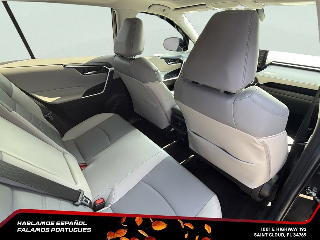 Used 2022 Toyota RAV4 XLE Premium AWD/4WD image 26