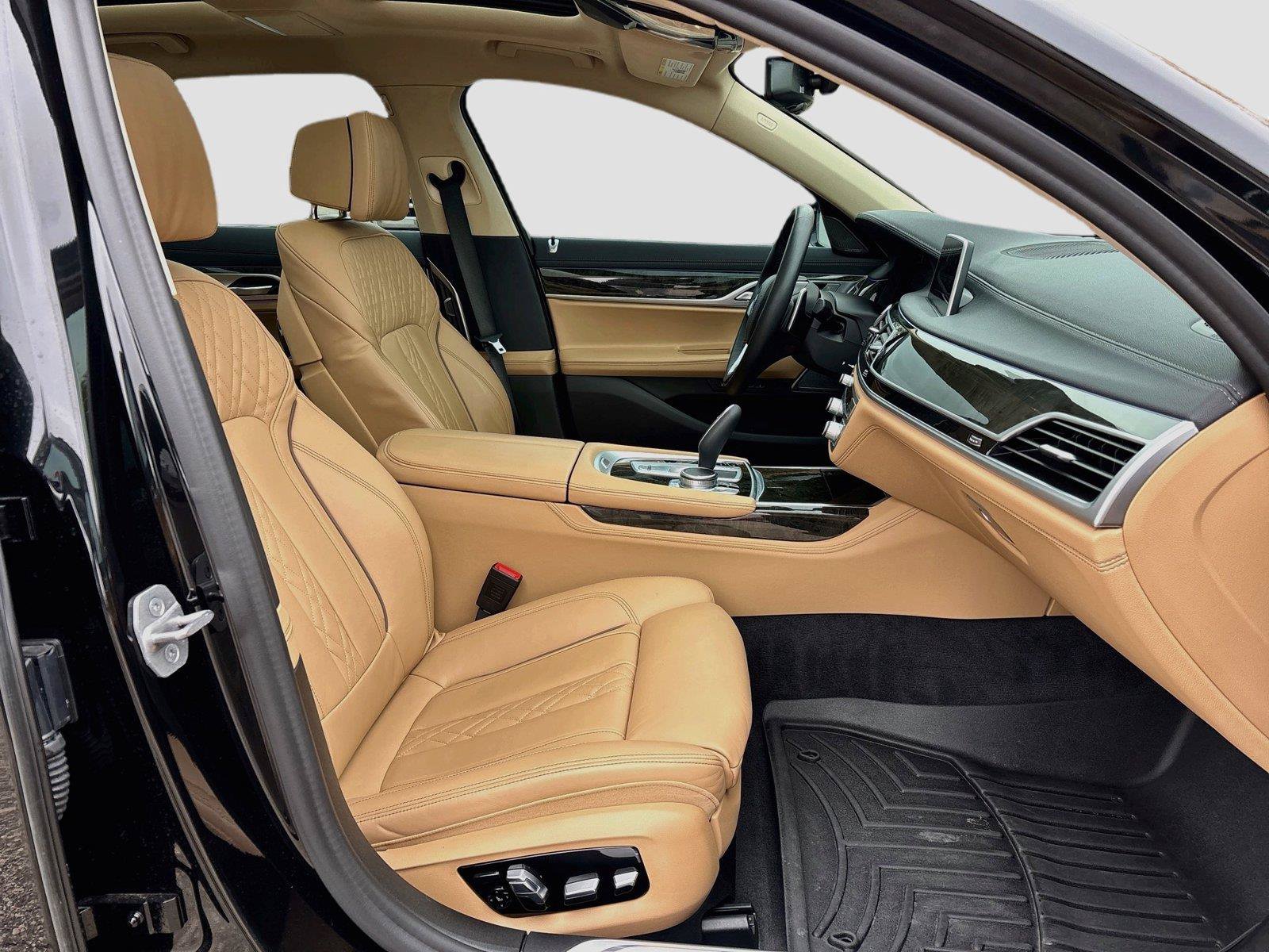 Used 2022 BMW 750i xDrive AWD/4WD image 29