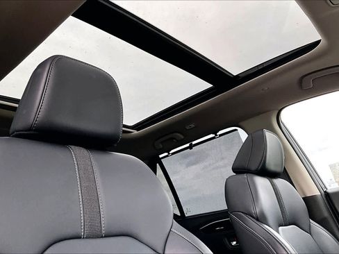 Used 2023 Honda Pilot Touring image 13