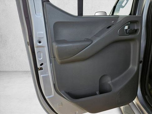 Used 2016 Nissan Frontier SV image 19