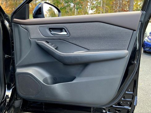 Used 2021 Nissan Rogue SV image 26