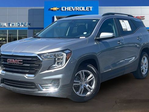Used 2024 GMC Terrain SLE w/ Driver Convenience Package FWD image 3