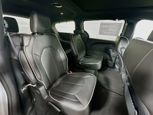 New 2027 Chrysler Pacifica Limited w/ S Appearance Package FWD image 30
