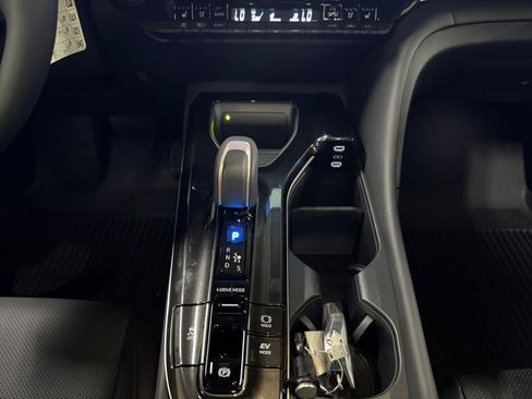 New 2025 Toyota Crown Signia image 11