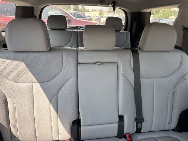 Used 2023 Hyundai Palisade SEL FWD image 14