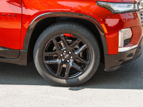 Used 2022 Chevrolet Traverse Premier w/ Redline Edition AWD/4WD image 4