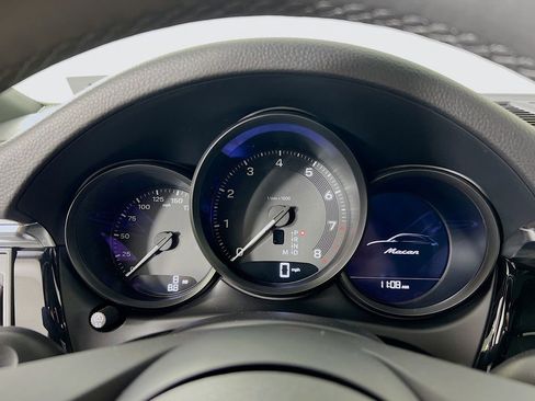 New 2026 Porsche Macan image 13