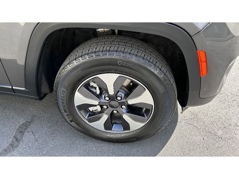 Used 2023 Jeep Grand Cherokee 4WD 4xe image 14