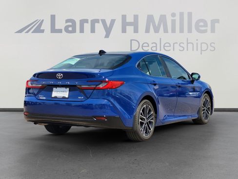 Used 2025 Toyota Camry XLE w/ Premium Plus Package image 4