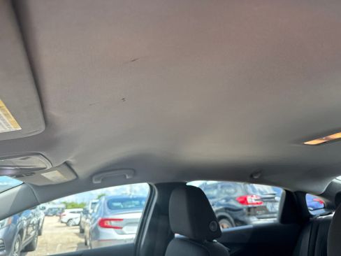 Used 2017 Chevrolet Malibu LT FWD image 16