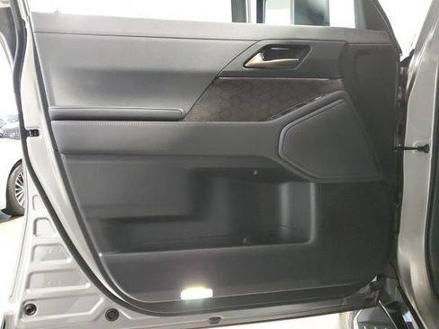 Used 2026 Lexus GX 550 w/ Cold Area Package AWD/4WD image 14
