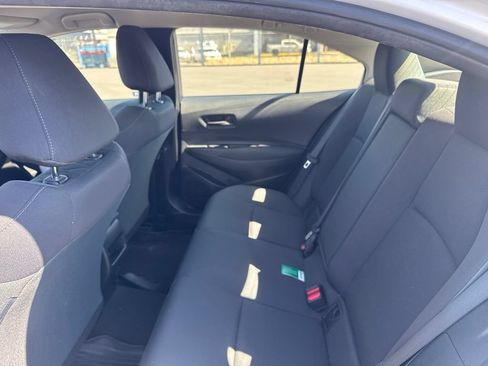 Used 2022 Toyota Corolla LE FWD image 11