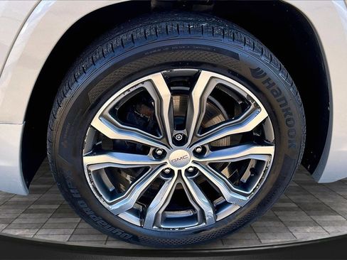 Used 2018 GMC Terrain Denali w/ Advanced Safety Package image 9