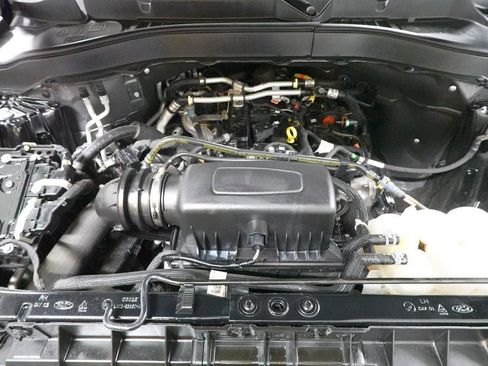 Used 2021 Ford Explorer XLT AWD/4WD image 30