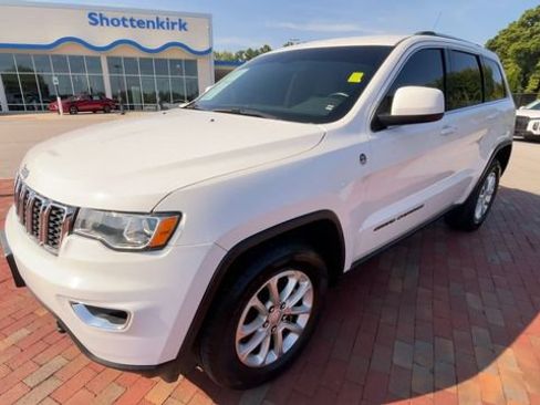 Used 2021 Jeep Grand Cherokee Laredo AWD/4WD image 5