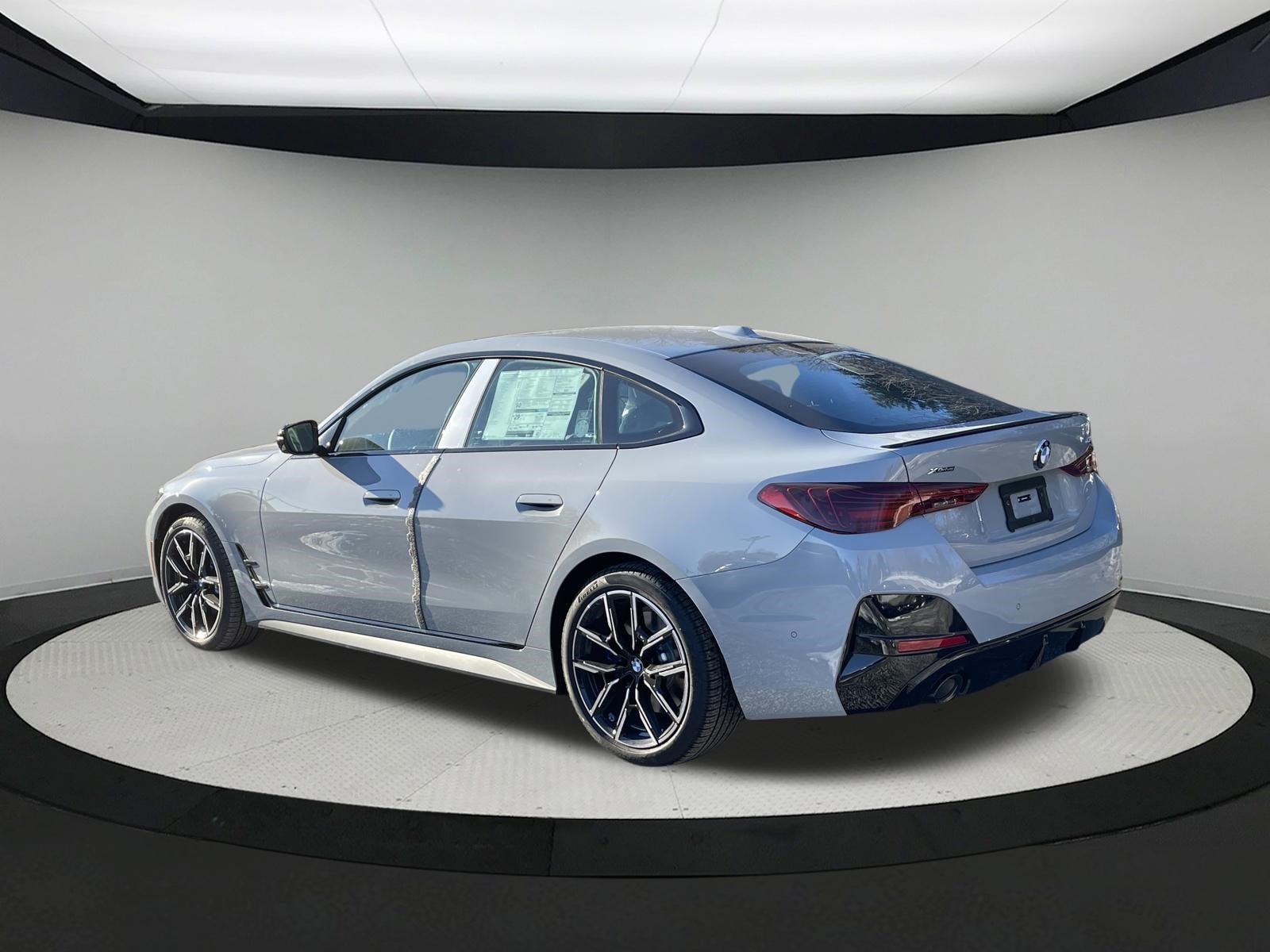 Used 2026 BMW 430i xDrive w/ M Sport Package AWD/4WD image 4