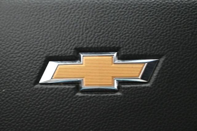 Used 2021 Chevrolet Traverse LT w/ LPO, Blackout Package FWD image 9
