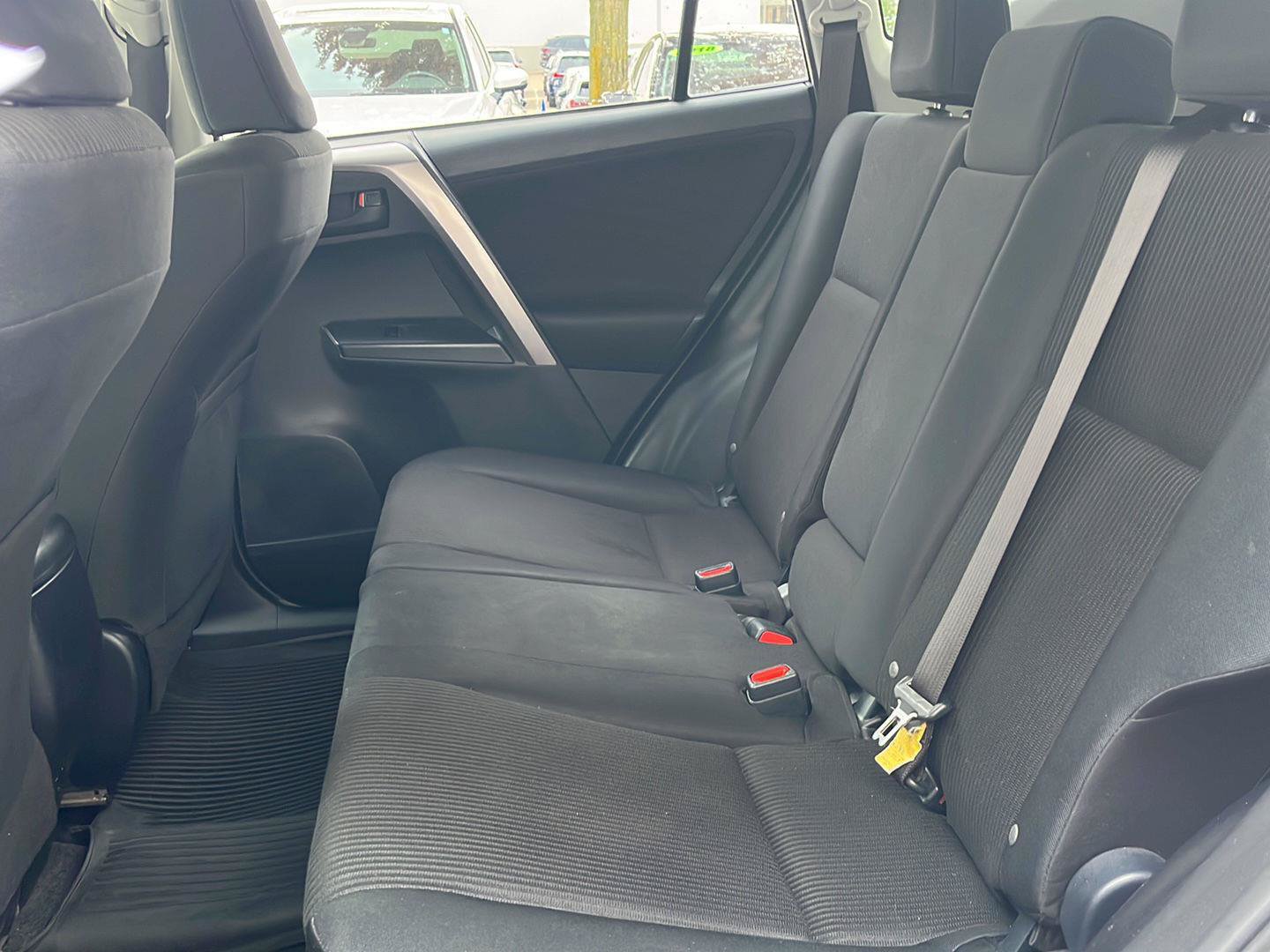Used 2017 Toyota RAV4 LE FWD image 17