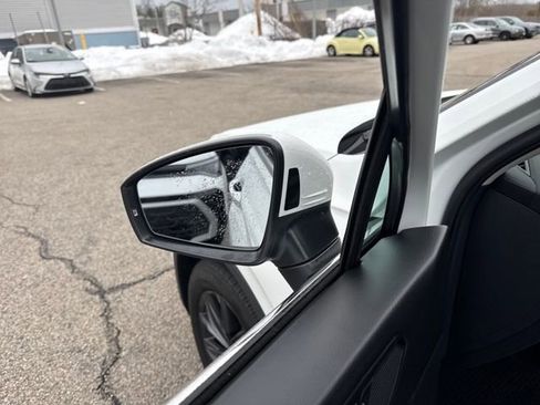 Certified 2024 Volkswagen Tiguan SE image 15