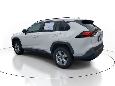 Used 2019 Toyota RAV4 XLE w/ Convenience Package FWD image 4