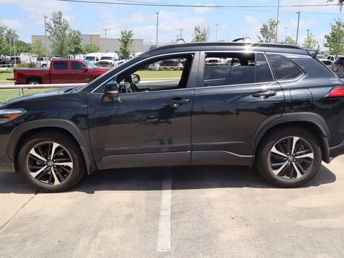 Used 2025 Toyota Corolla Cross AWD Hybrid w/ Convenience Package image 7