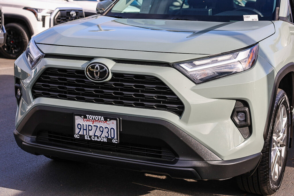Used 2023 Toyota RAV4 XLE Premium FWD image 19