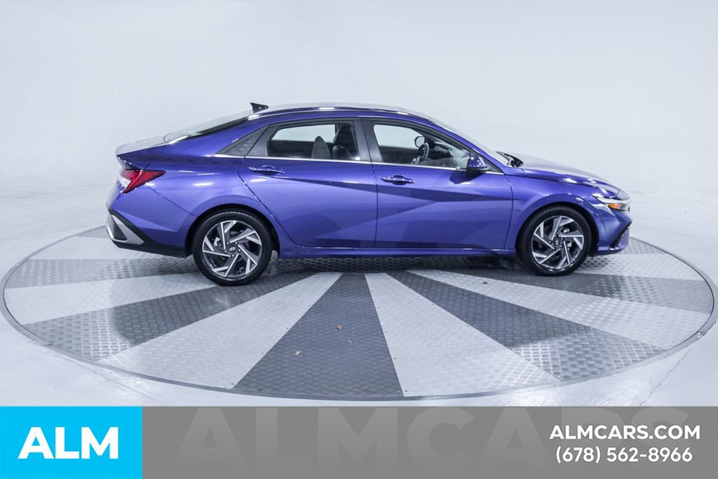 Used 2025 Hyundai Elantra SEL FWD image 11