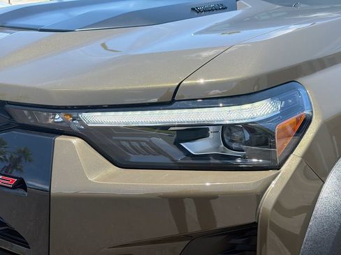 Used 2025 Chevrolet Colorado ZR2 w/ Technology Package AWD/4WD image 9