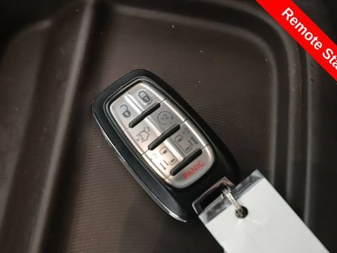 Used 2017 Chrysler Pacifica Touring-L FWD image 3