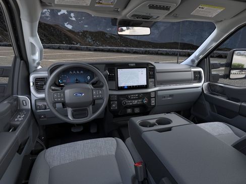 New 2026 Ford F250 XLT w/ XLT Premium Package AWD/4WD image 9