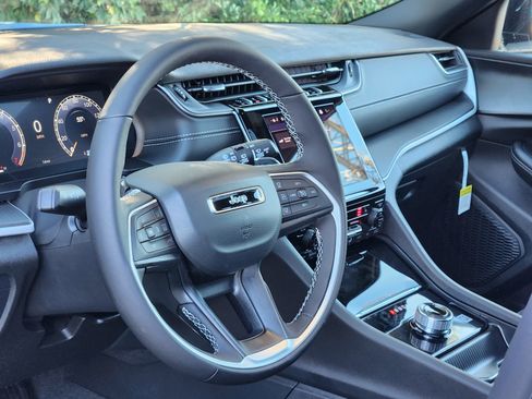 New 2025 Jeep Grand Cherokee L Altitude image 22