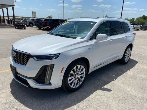 Used 2020 Cadillac XT6 Premium Luxury FWD image 2