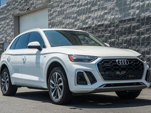Used 2023 Audi Q5 2.0T Premium Plus w/ Premium Plus Package AWD/4WD image 2