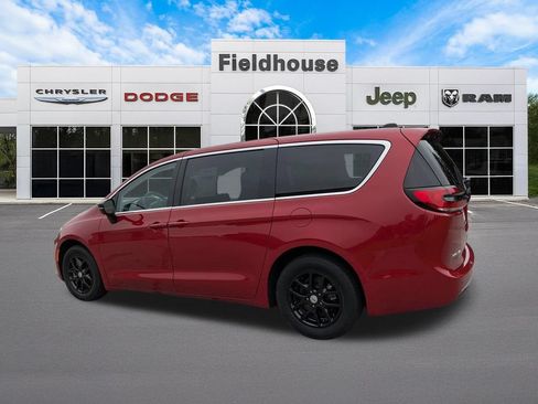 Used 2024 Chrysler Pacifica Touring-L FWD image 13
