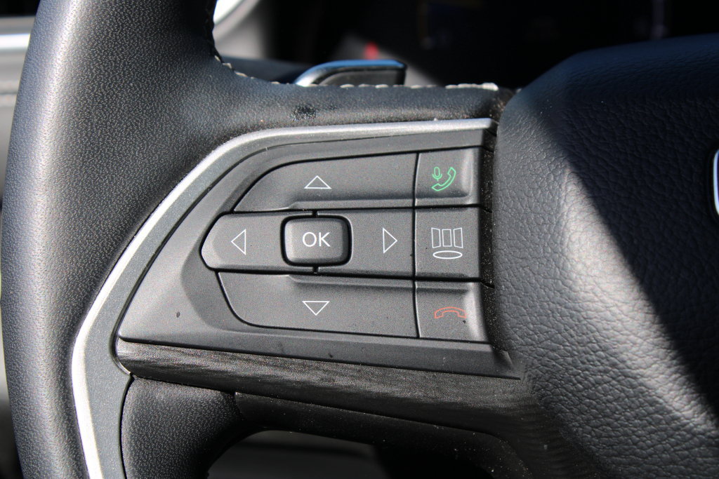 Used 2024 Jeep Grand Cherokee Altitude AWD/4WD image 26