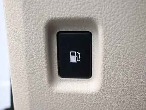Used 2019 Lexus GX 460 Premium w/ Premium Package AWD/4WD image 14